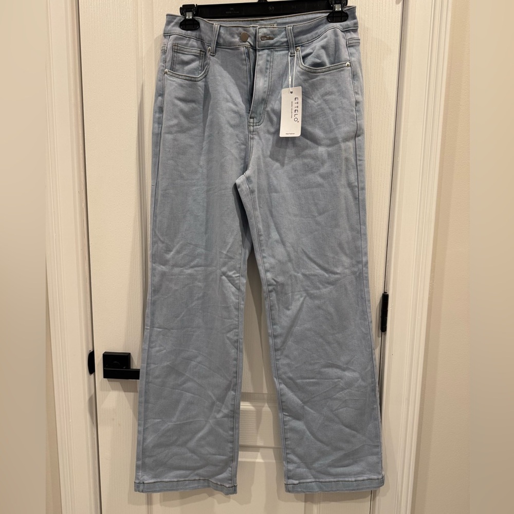 Woman’s Ettelo Jeans